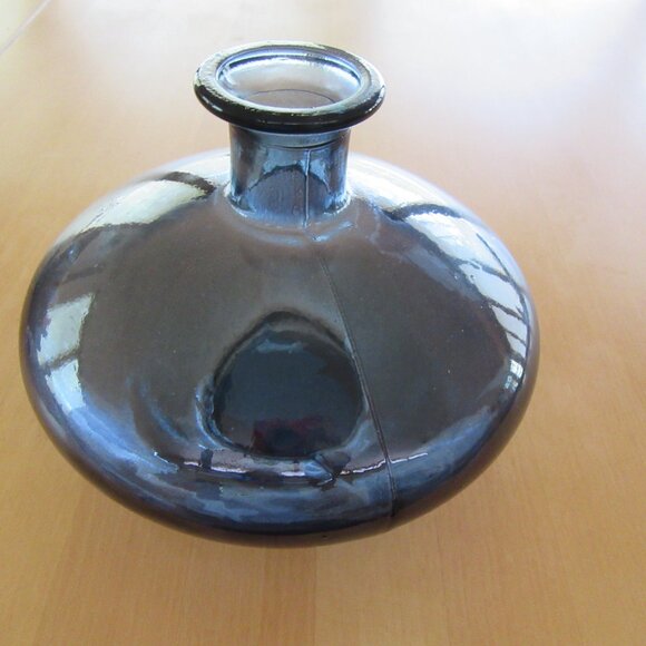 Vintage deep blue glass vase made in Spain 8" x 6" - Picture 5 of 9